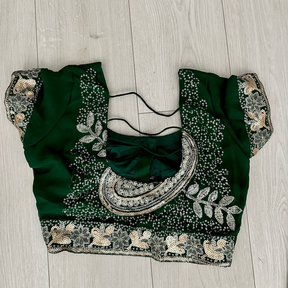 Hunter green ready made sari with custom blouse - Picture 3 of 4